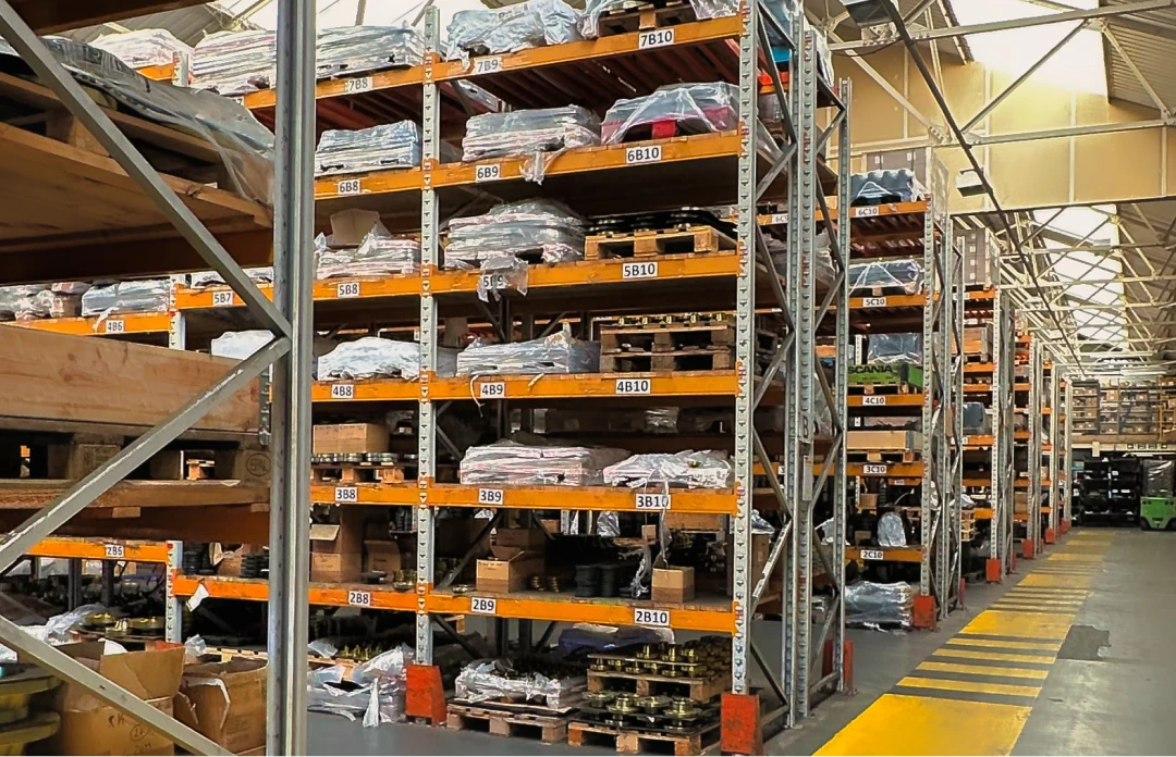 Steel fittings and flanges in the warehouse